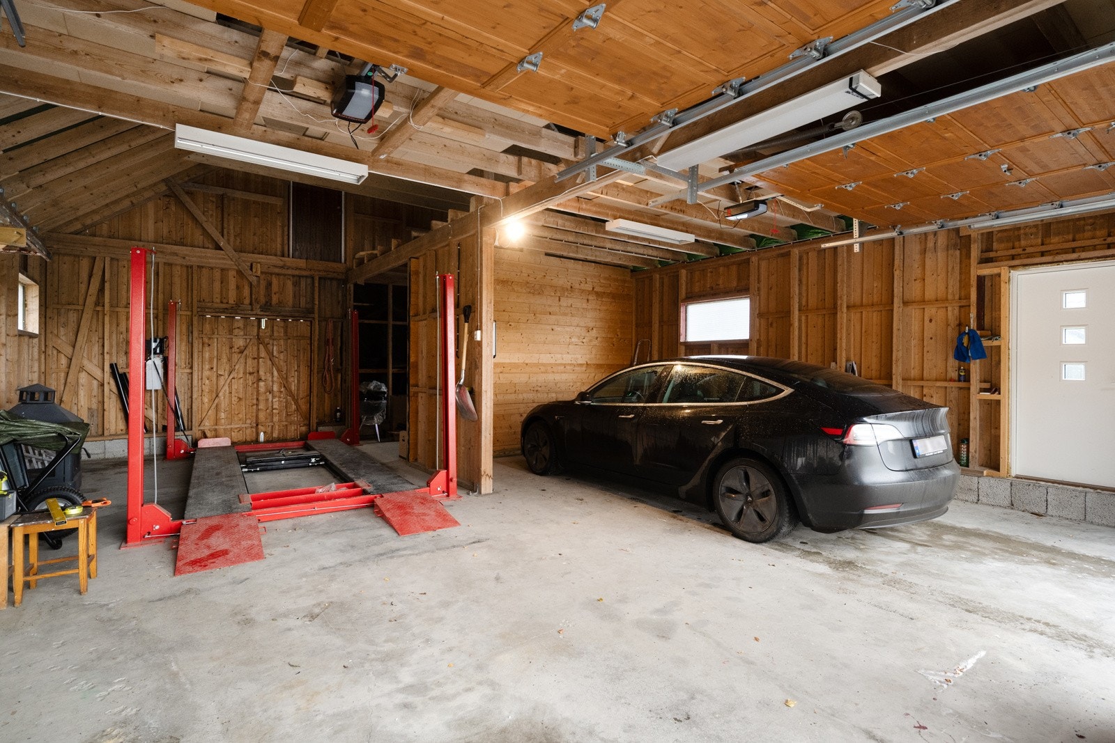 Det er også Elbil-lader i garasjen Galleribilde