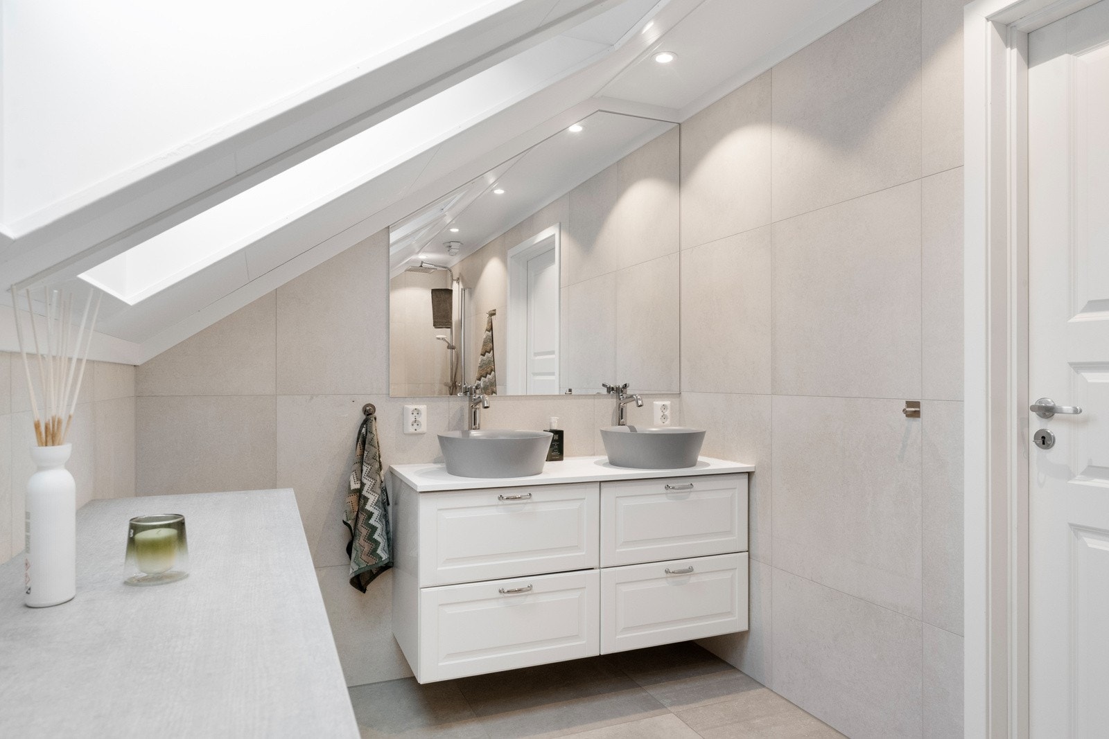 Flislagt bad/wc i 2.etg. renovert i 2019 Galleribilde