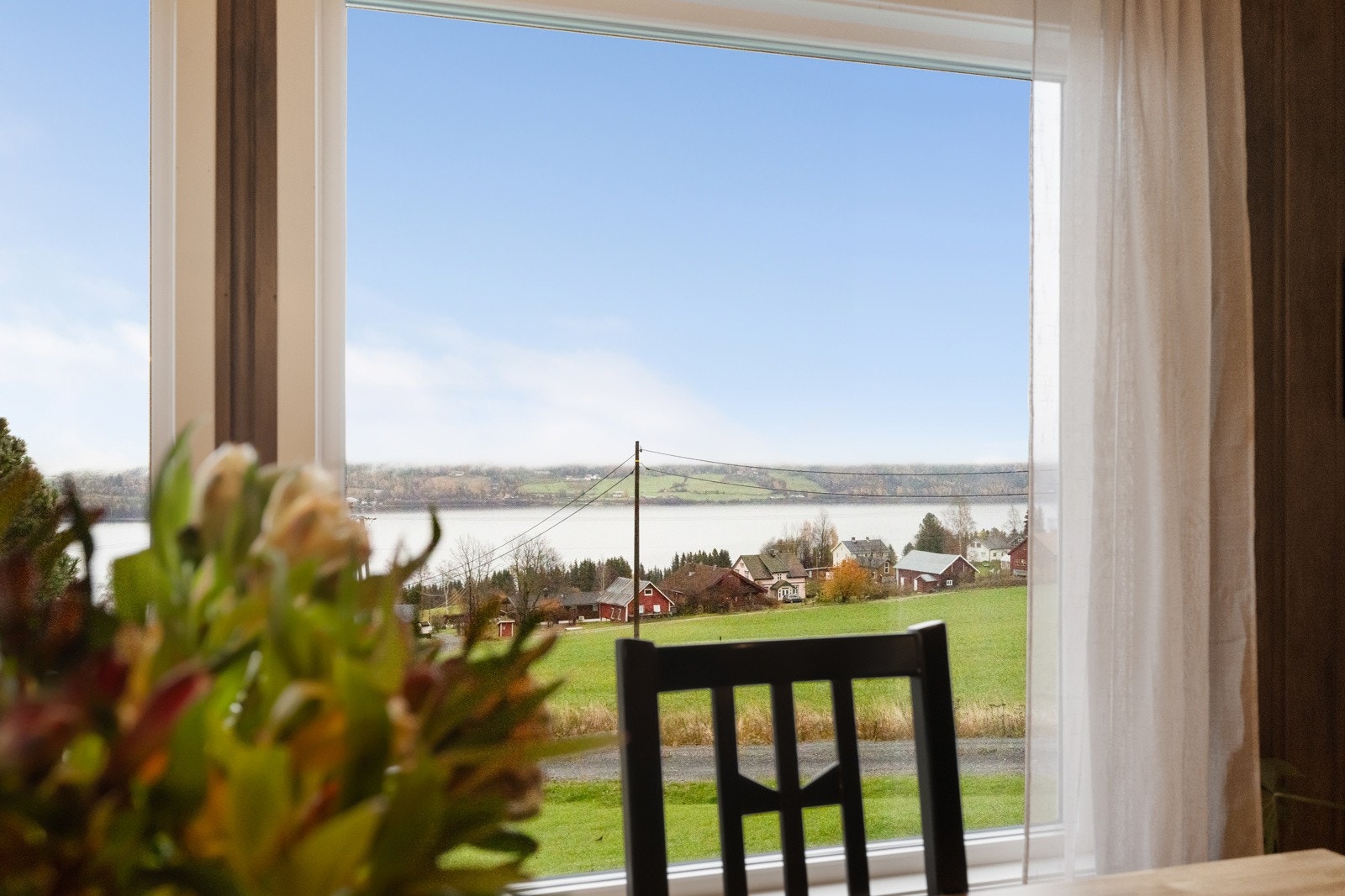 Mjøsa med Ringsaker i horisonten Galleribilde