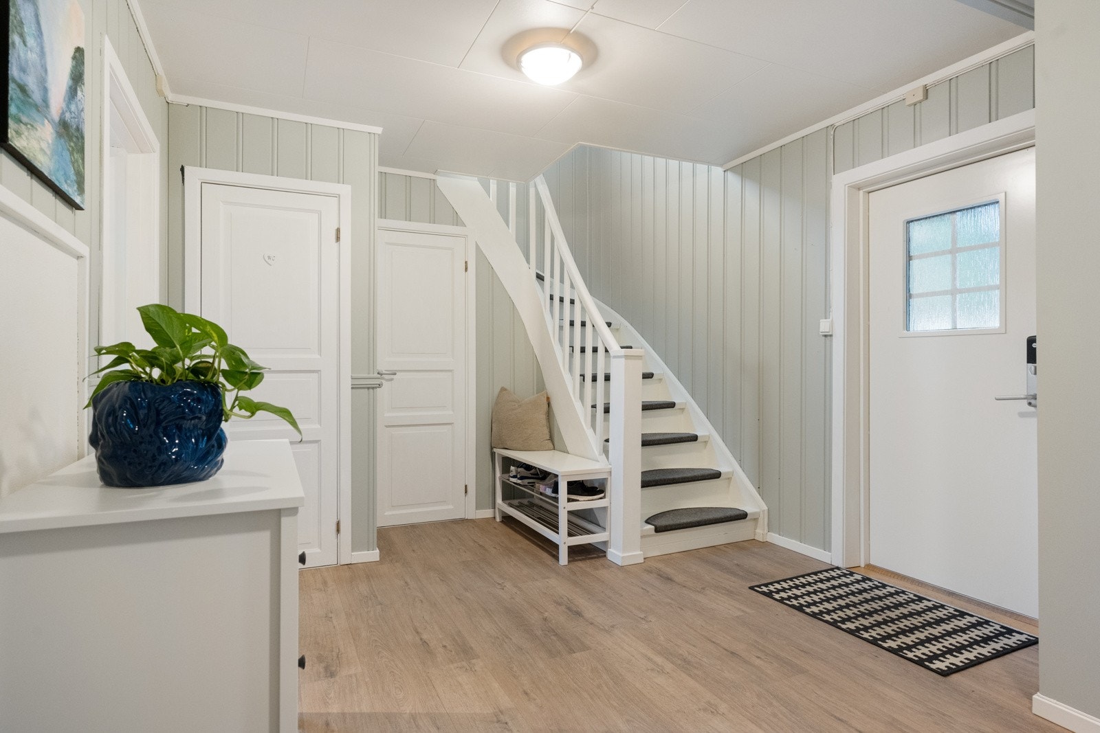 Fra fra hall til 2.etg. Galleribilde