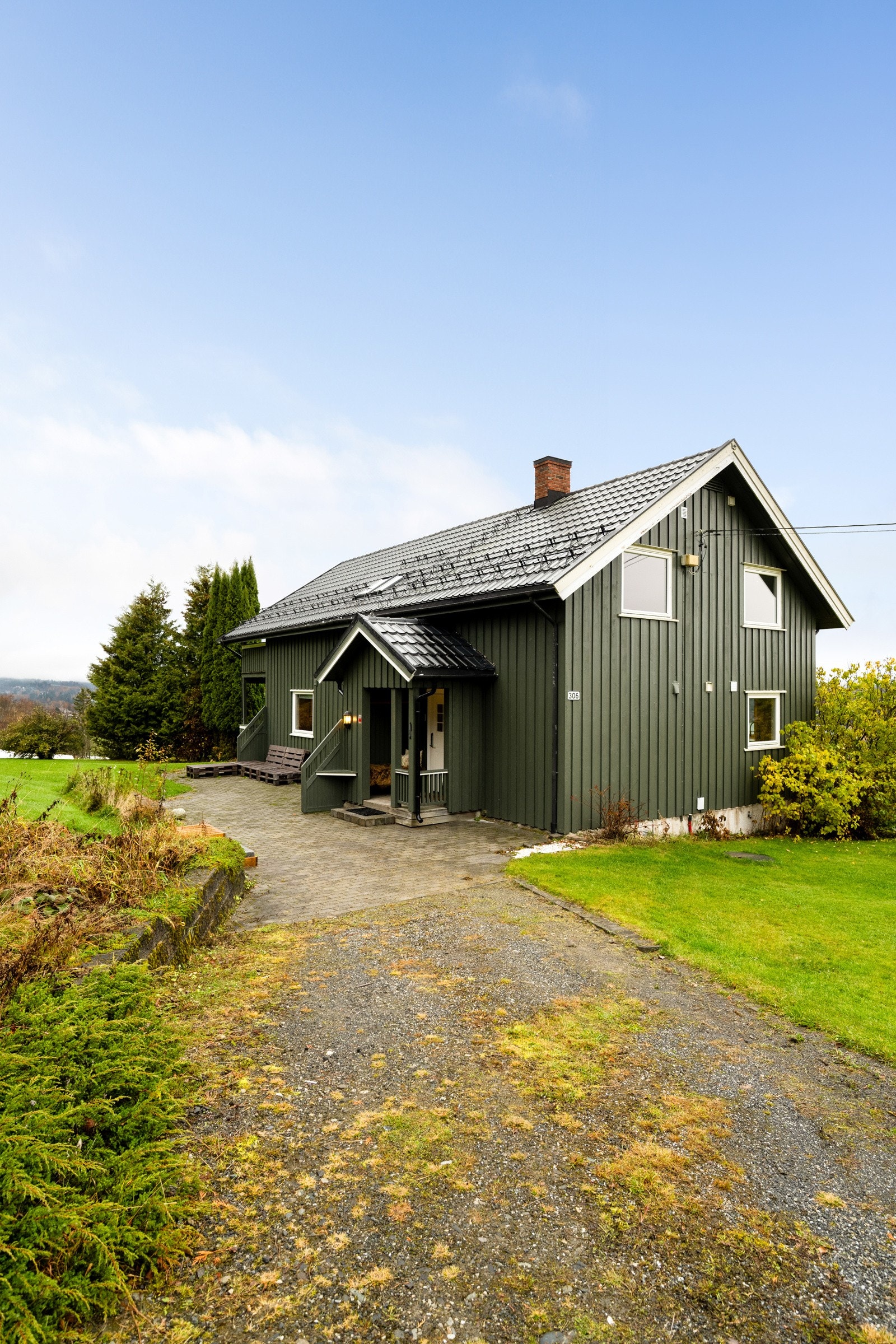 Belegningsstein ved inngangsparti Galleribilde