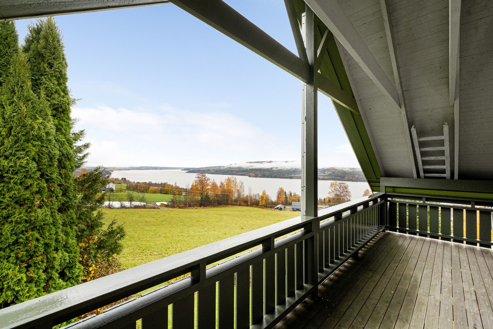 Flott utsikt fra veranda i 2.etg. Galleribilde