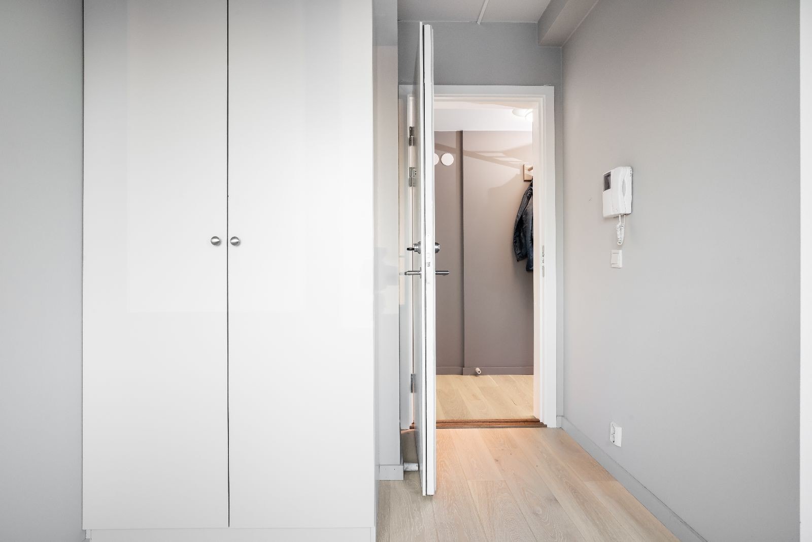 Felles gang utenfor inngangsdøren til hybelen. Galleribilde