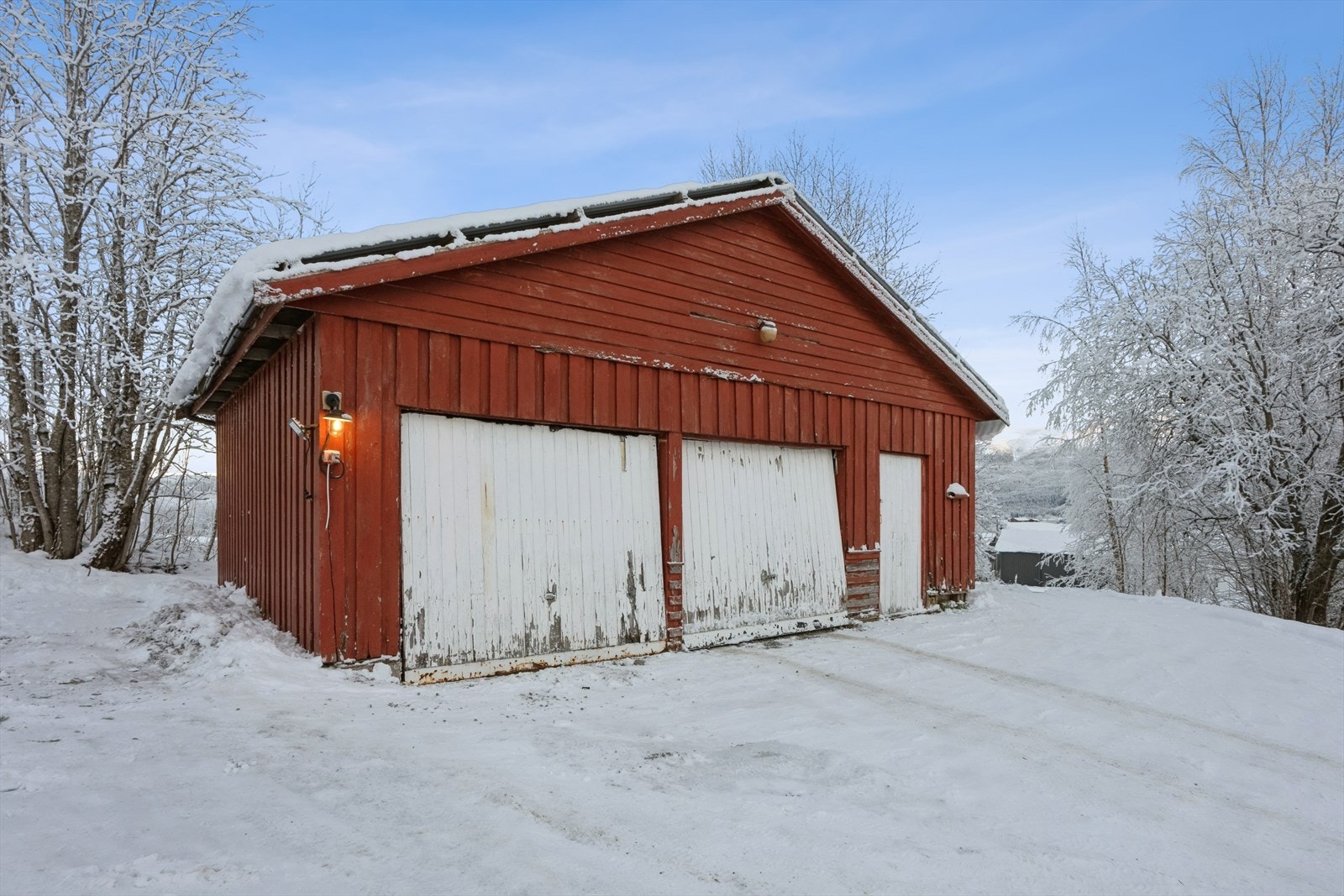 Garasje satt opp i 1980. Galleribilde