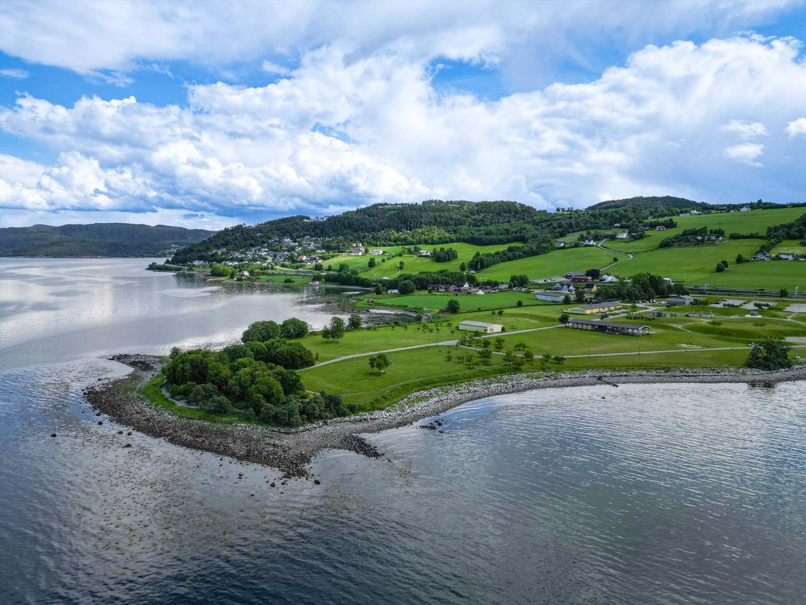 Det er rikelig med boltreplass på Midtsandtangen. Galleribilde