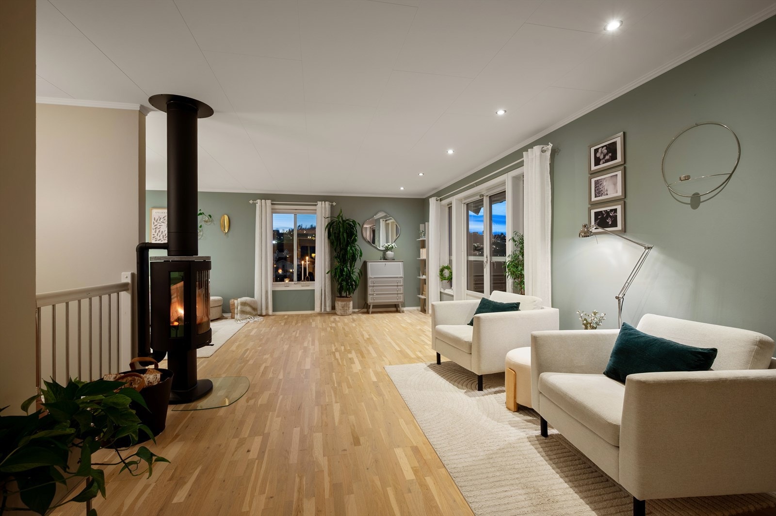 Stuens utforming gjør det enkelt å dele inn i flere soner. Galleribilde