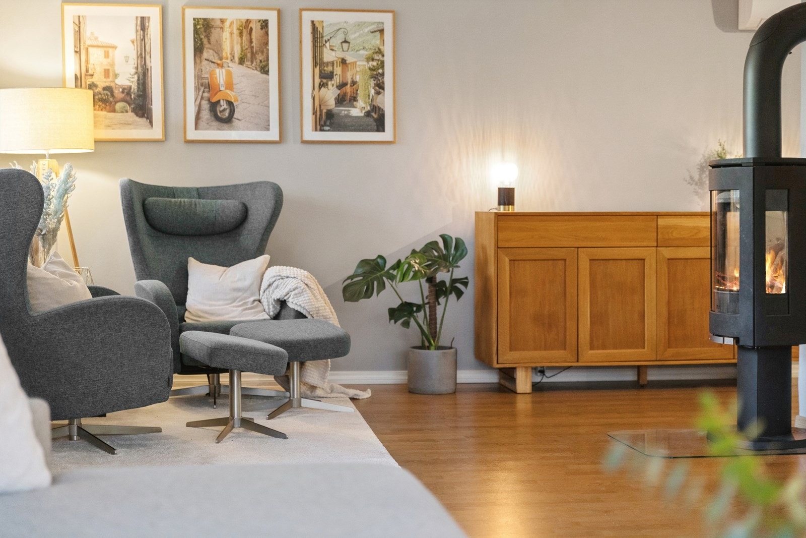 Boligen har en god planløsning som gjør dette til en perfekt familiebolig. Lyse og moderne fargetoner som gjør at du kan flytte rett inn. Galleribilde