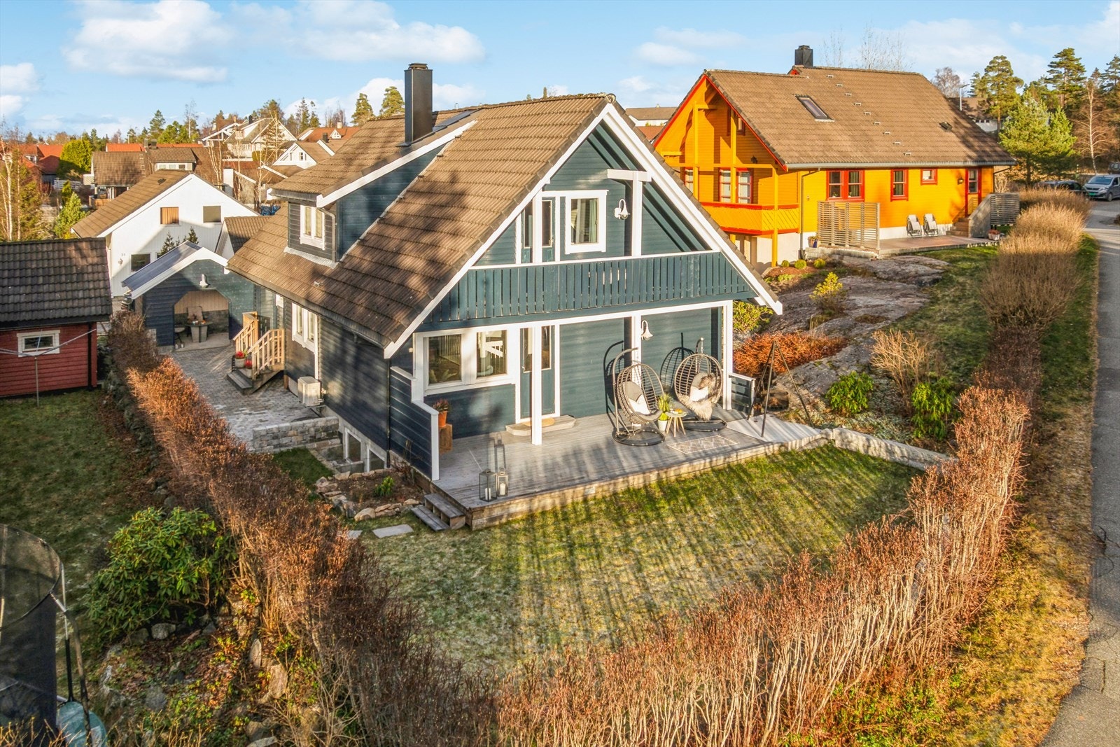 Eiendommen er godt vedlikeholdt både utvendig og innvendig, så her kan du flytte rett inn og begynne å bo med en gang. Galleribilde