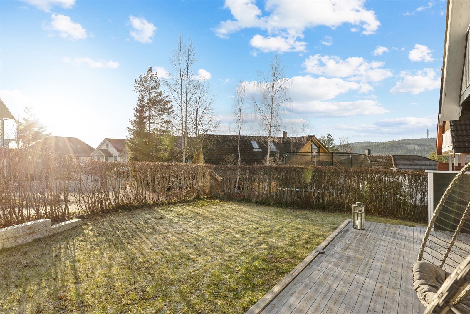 Eiendommen har gode solforhold med sol fra morgen til kveld. Galleribilde