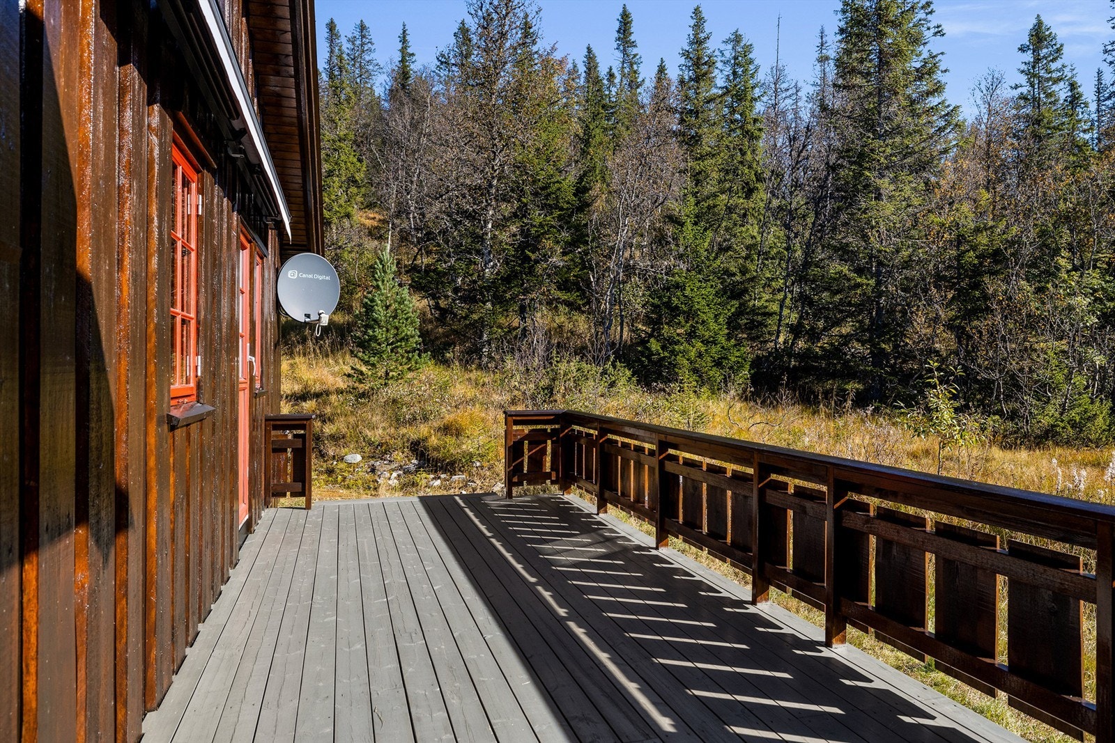 Den sørøstvendte terrassen er et fint sted for morgenkaffen. Galleribilde