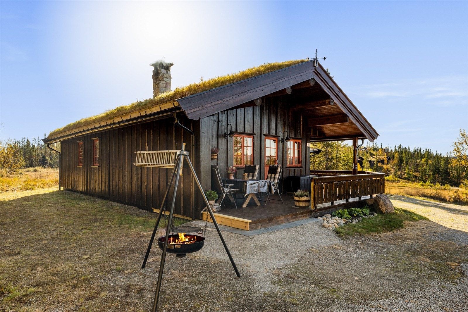 Fra stuen er det utgang til en stor, vestvendt terrasse på 39 m². Galleribilde