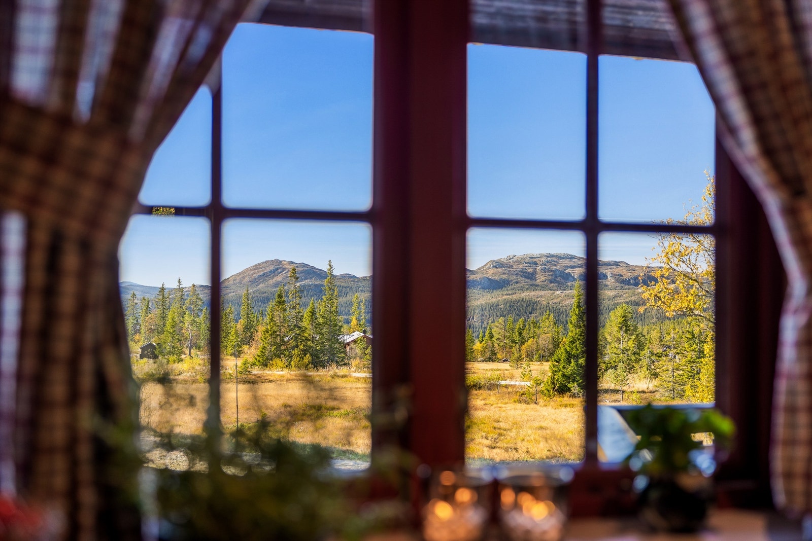 Her har du umiddelbar nærhet til vakker natur og turområder i høyfjellet. Galleribilde