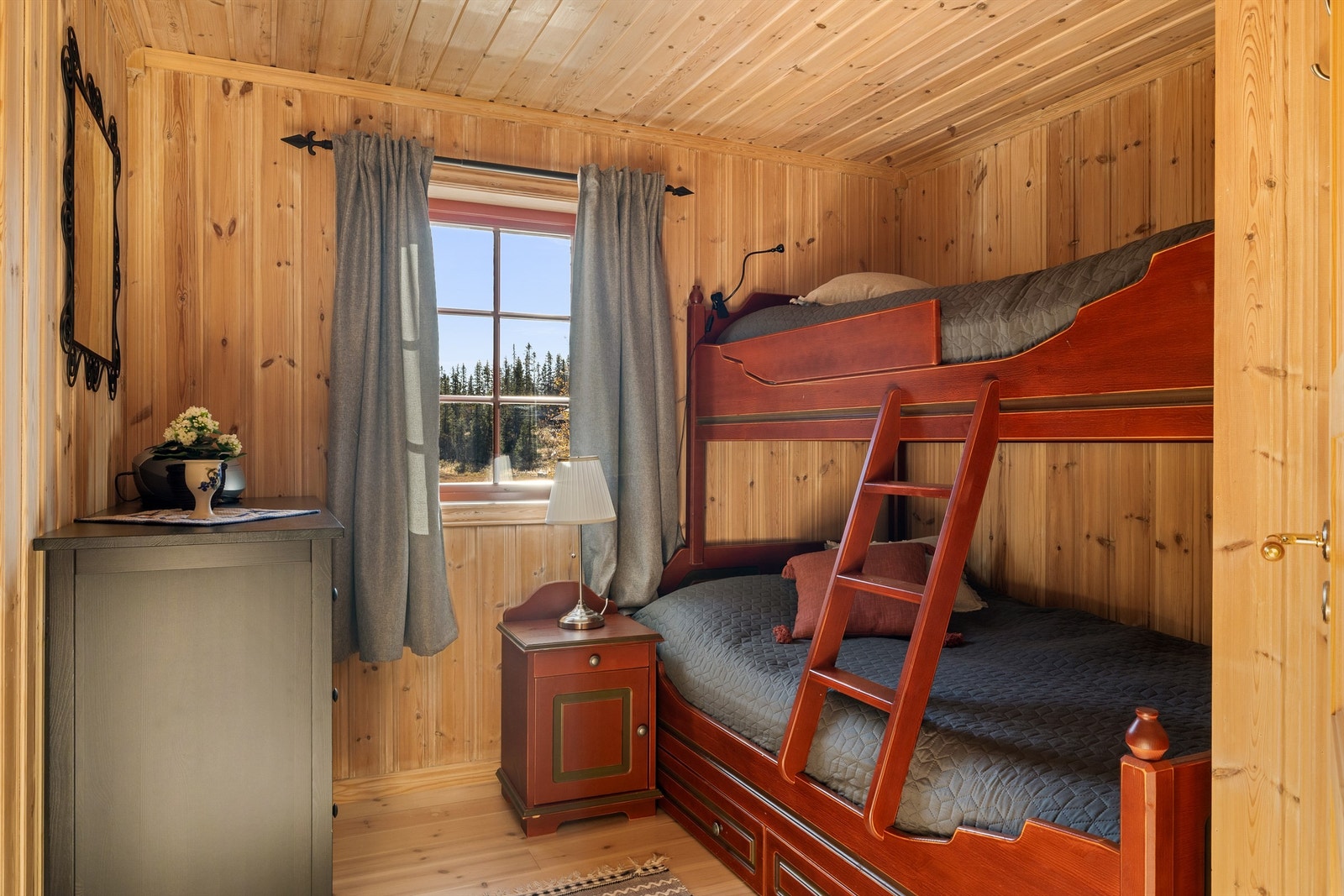 Hytta har totalt fem soverom. Galleribilde