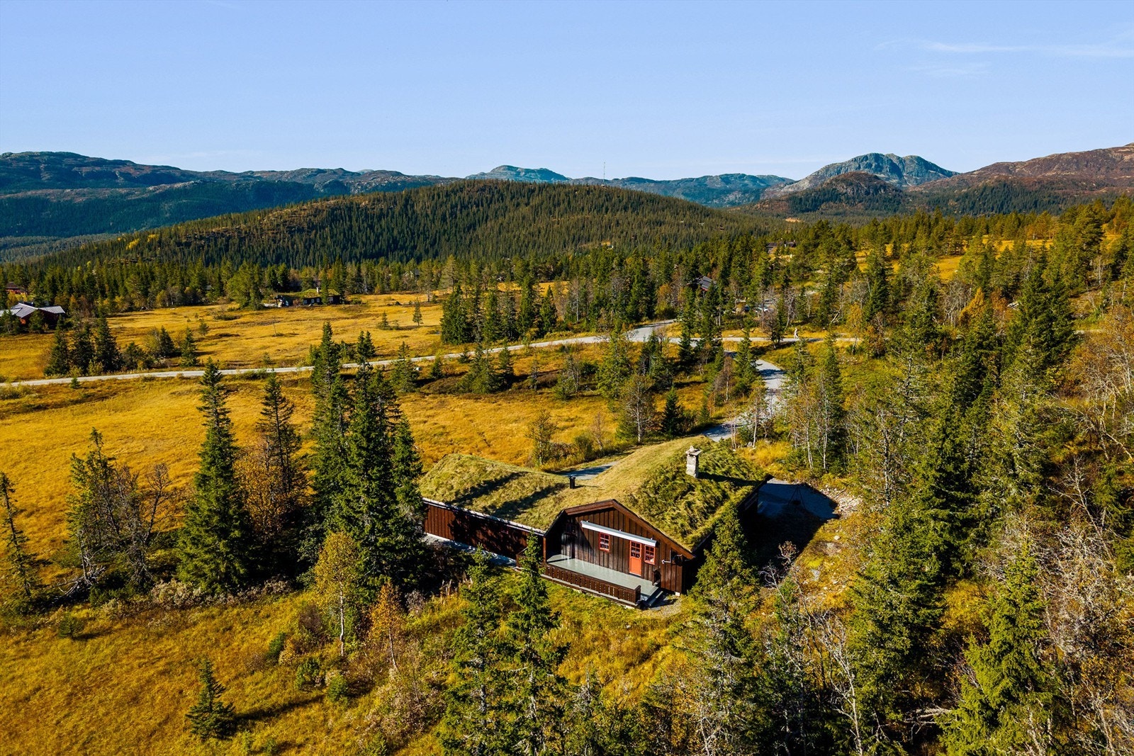 Tuddal ligger på solsiden av Gaustatoppen, et ypperlig utgangspunkt for toppturer. Galleribilde