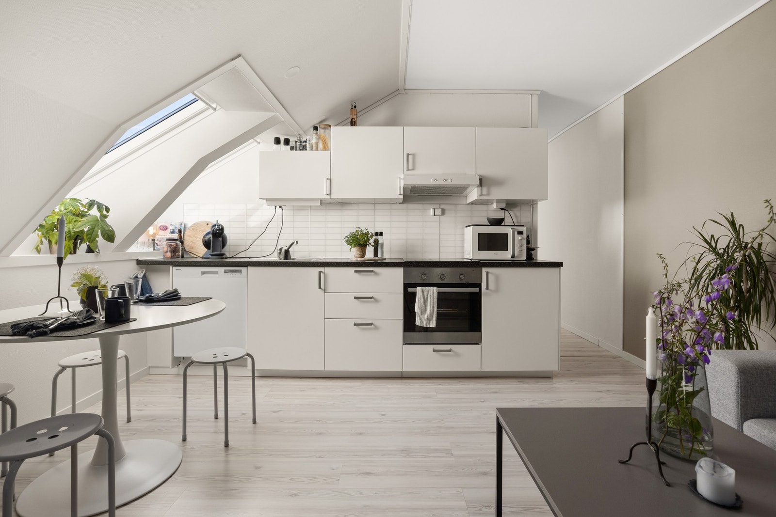 Velkommen til Kvennavikgata 4, presentert av EiendomsMegler 1 v/ Jim Håkon Ryan Karlsen Galleribilde