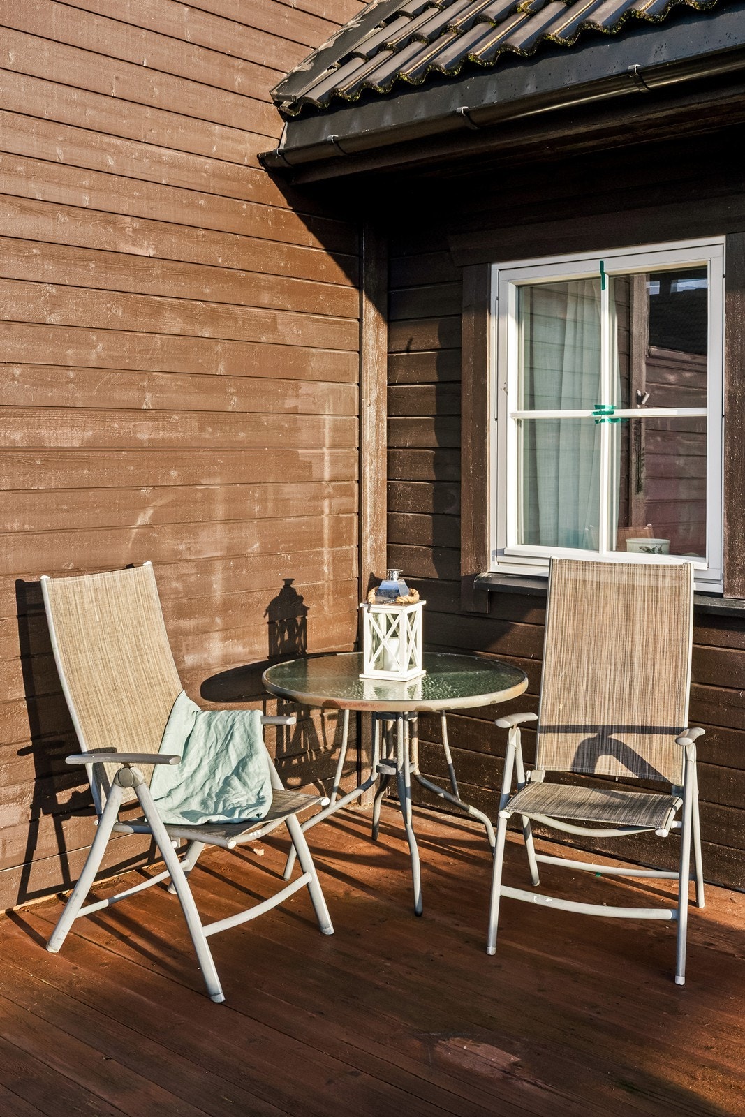 Terrassen forlenger stuen og har gode solforhold Galleribilde