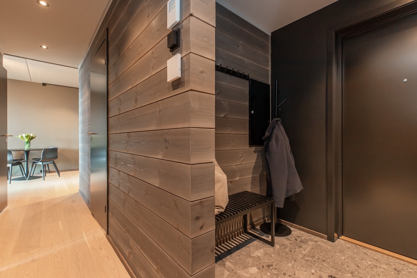 Entré med fliser på gulv Galleribilde