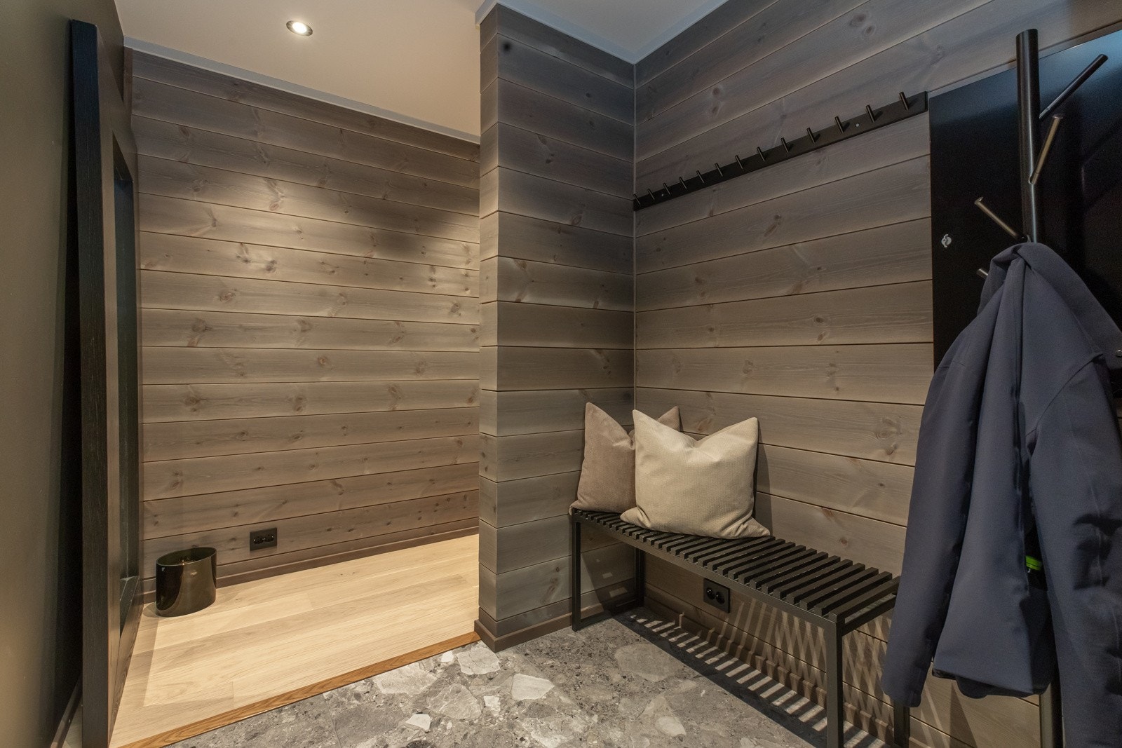 Her er det nå satt inn garderobeskap med god plass til oppbevaring Galleribilde