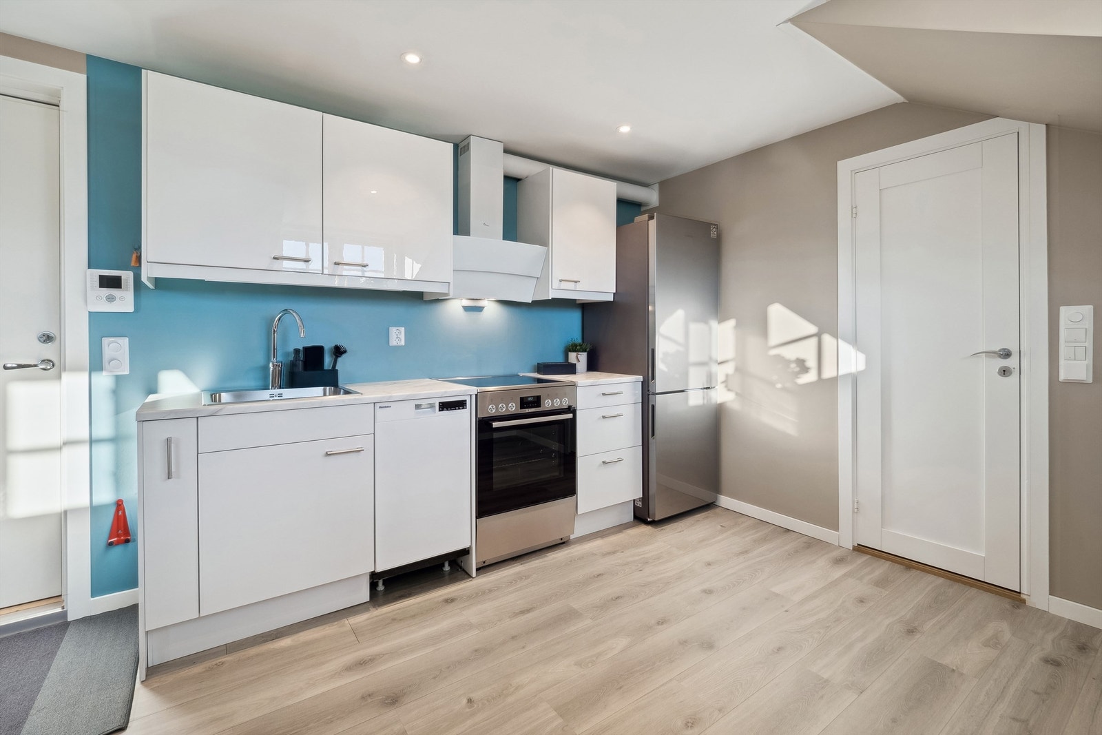 Hvitevarer følger med i handelen. Galleribilde