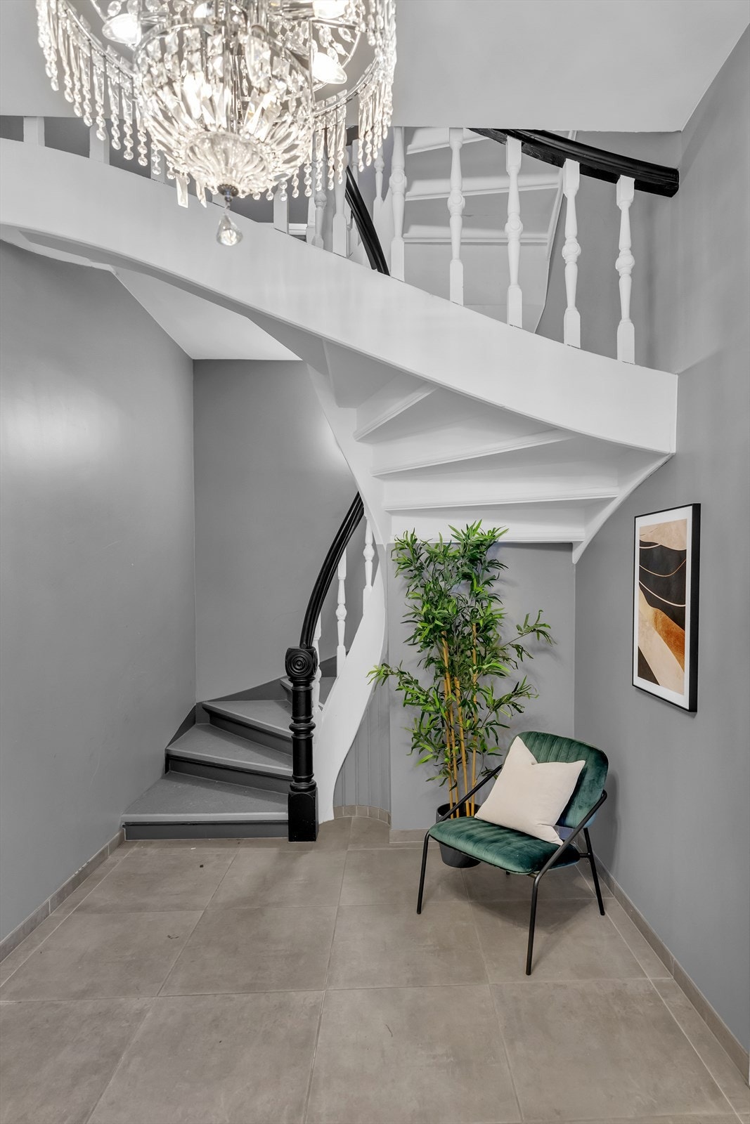 Trapperom ved inngangsparti. Galleribilde