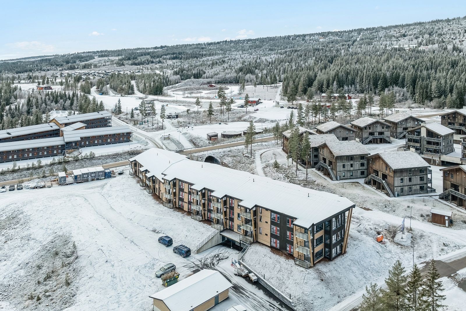 Midgard er et spennende prosjekt med velutstyrte leiligheter beliggende i hjertet av Trysil Turistsenter med direkte adgang til skibakkene, langrennsløyper, butikker og serveringssteder. Galleribilde