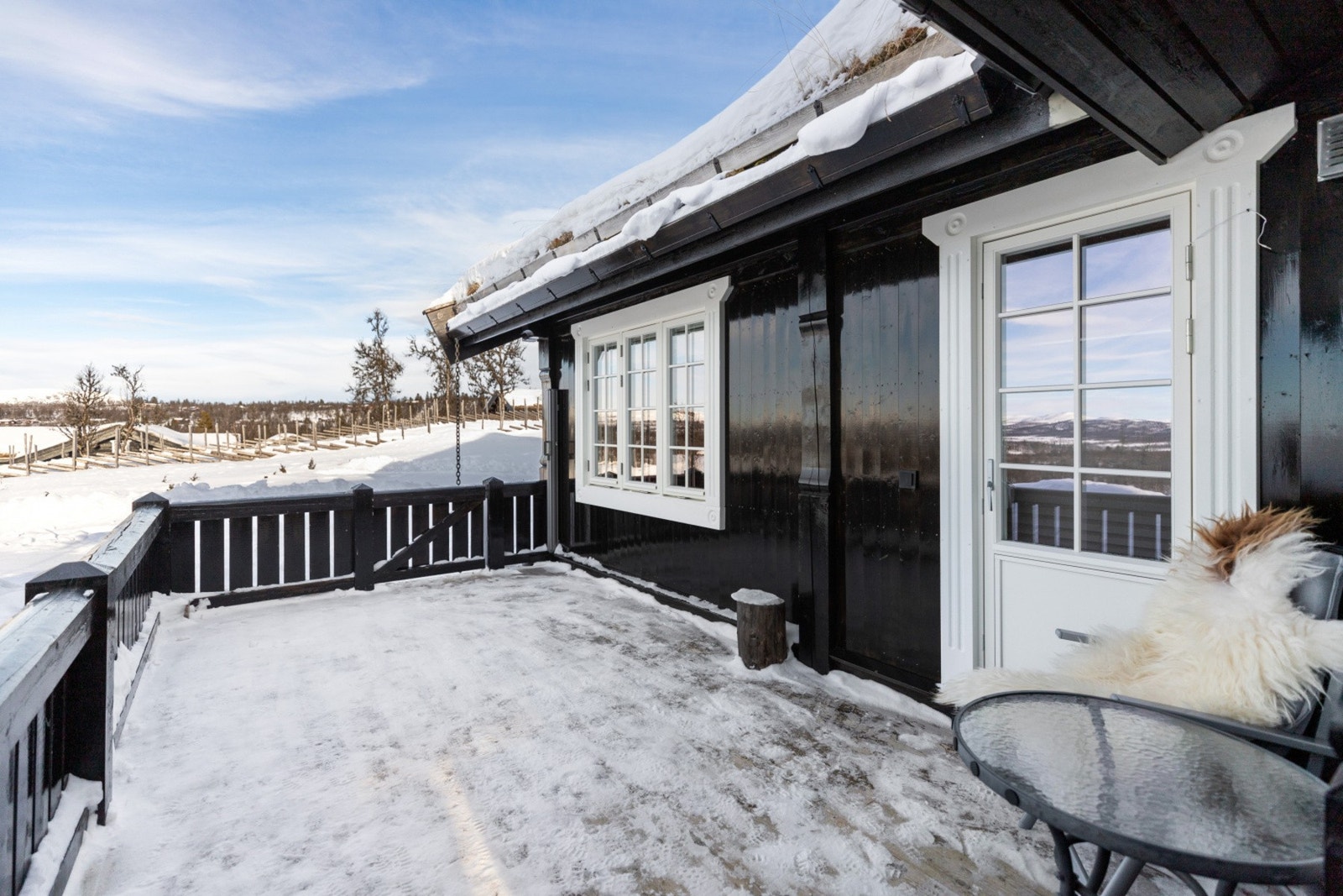 Inngang også til det ene badet fra terrassen. Galleribilde