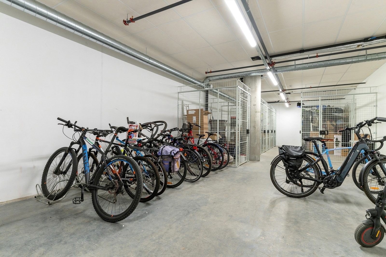 I tillegg har sameiet også eget innvendig sykkelparkeringsrom i kjelleretasje. Galleribilde