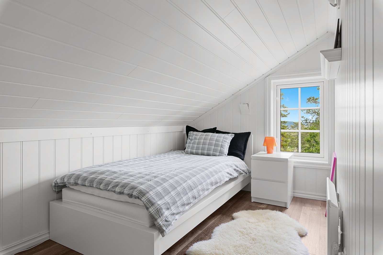 I tillegg inneholder hemsen to gode soverom - ideelle for barn, gjester eller som ekstra soveplass ved behov. Galleribilde