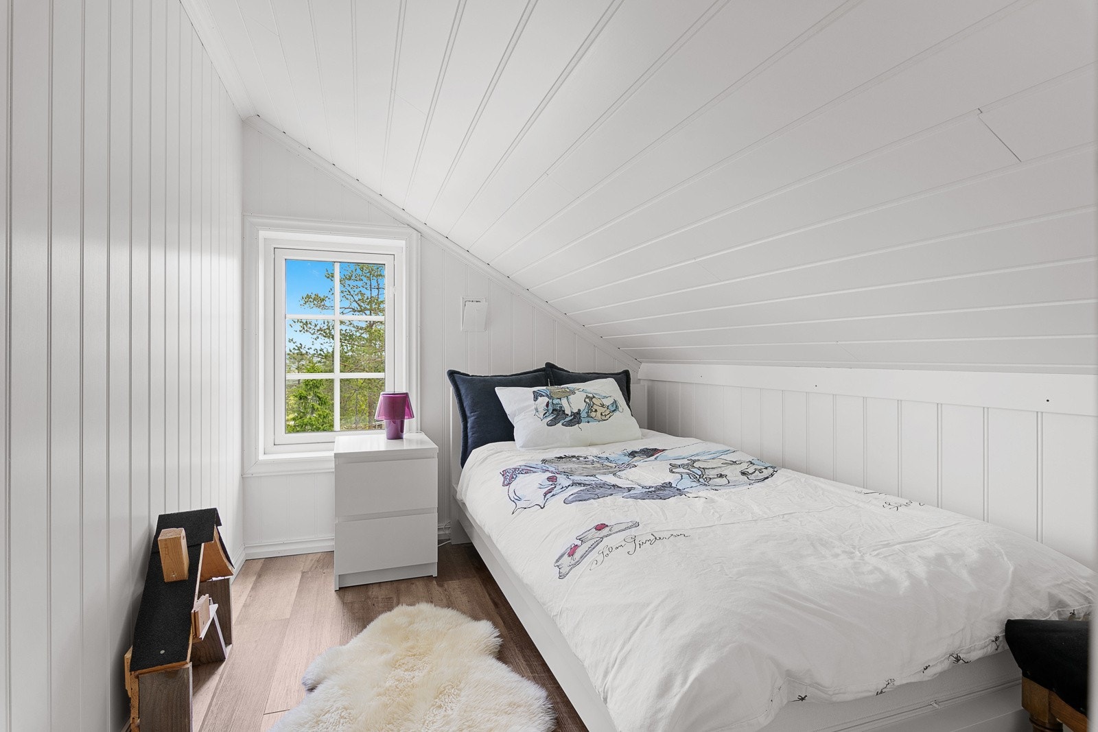 I tillegg inneholder hemsen to gode soverom - ideelle for barn, gjester eller som ekstra soveplass ved behov. Galleribilde