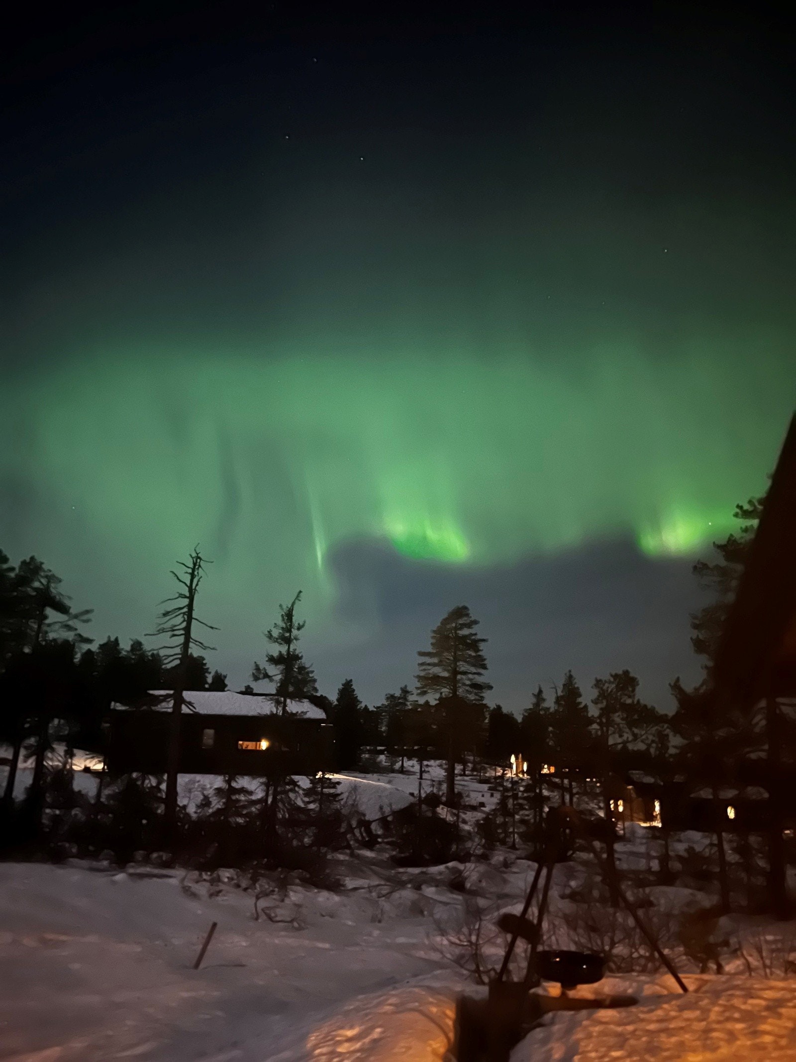 Vakkert nordlys over fjellheimen. (Selgers bilde) Galleribilde