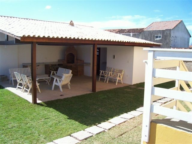 Bakgården - sett fra øvre plen på siden av huset Galleribilde