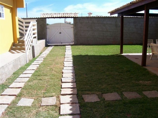 Bakgården - ser mot porten til inn/ utkjøring på eiendommen Galleribilde