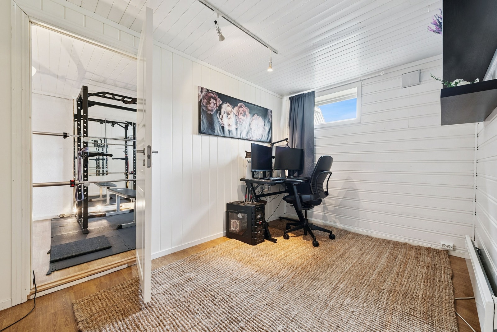 Rom i kjeller benyttes som kontor. Det opplyses om at rommet ikke er godkjent som kontor men blir omtalt som kontor iht. dagens bruk Galleribilde