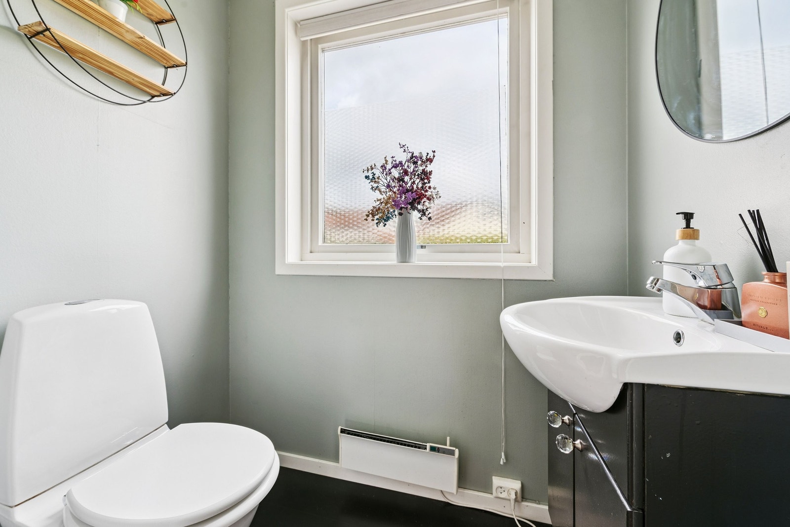 Praktisk gjestetoalett tilknyttet entré Galleribilde