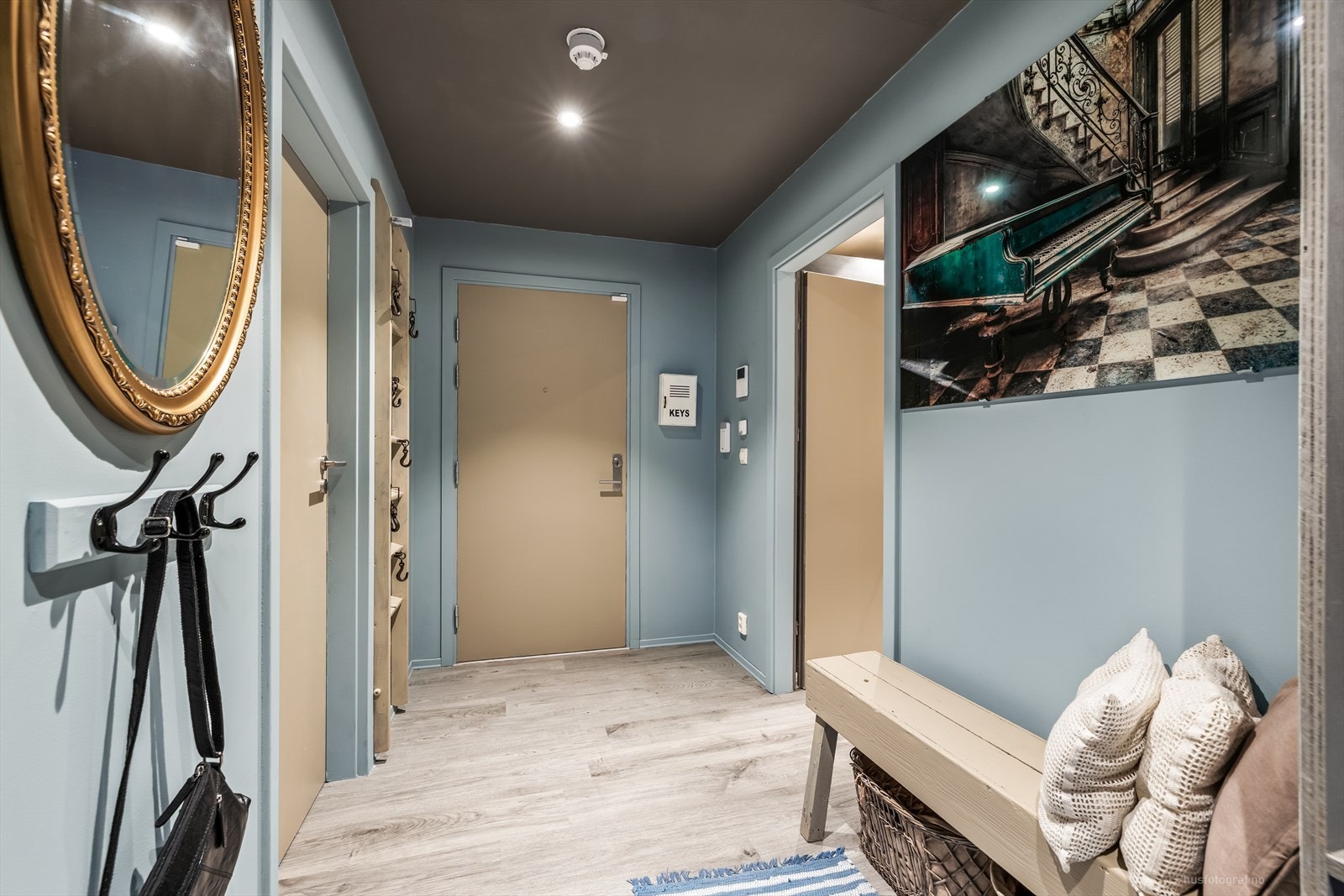 Hyggelig entré ønsker velkommen inn. Galleribilde