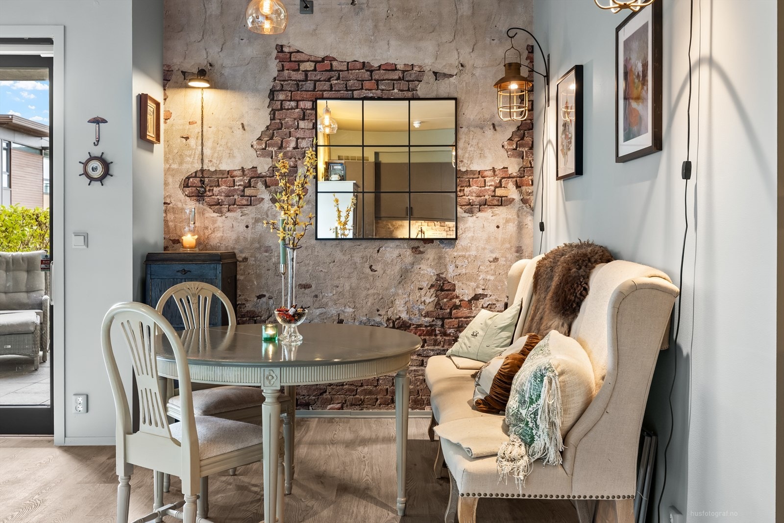 Spiseplassen er i praktisk tilknytning til kjøkkenet. Galleribilde