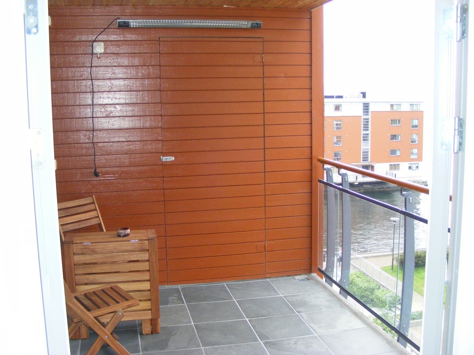 Utang til balkong i fra stuen. En romslig bod med inngang i fra balkongen. Galleribilde