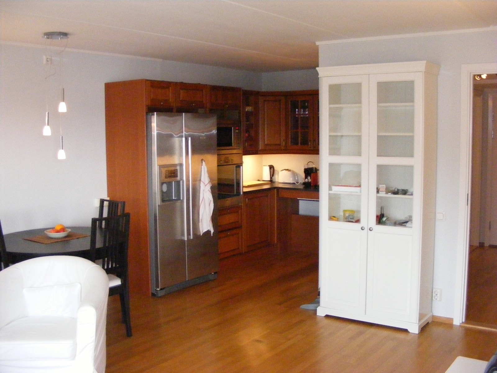 Kjøkken: Innholdsrikt og fint kjøkken med hvitevarer. Galleribilde