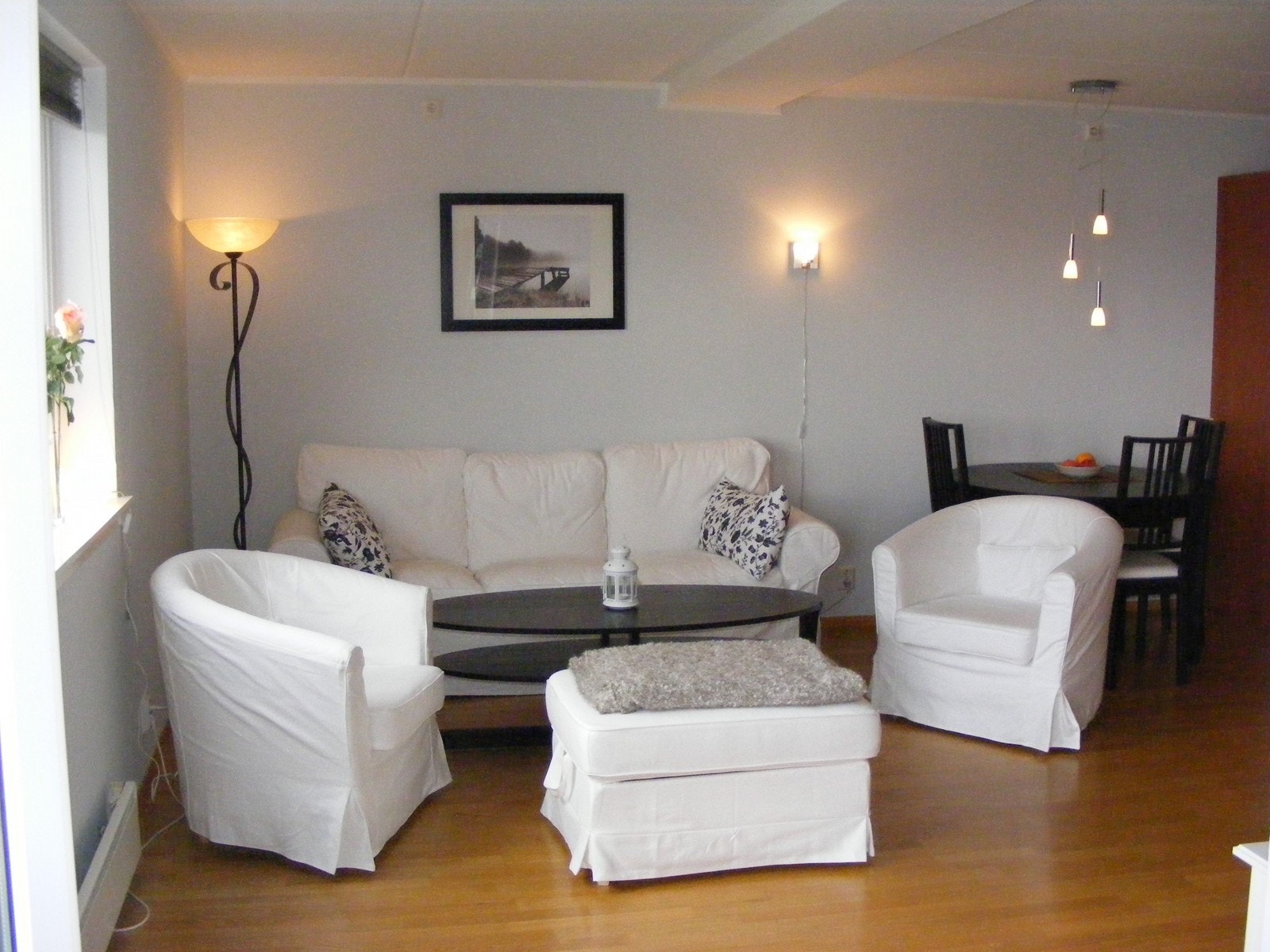 Stuen - Stuen har god plass til både sofagruppe og et evt. spisebord - Galleribilde