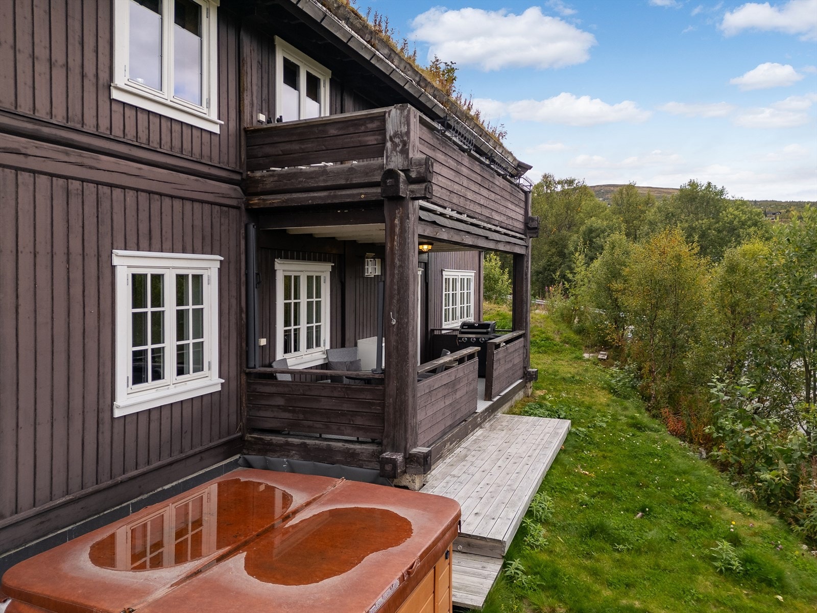 Overbygd terrasse med utgang til hage Galleribilde