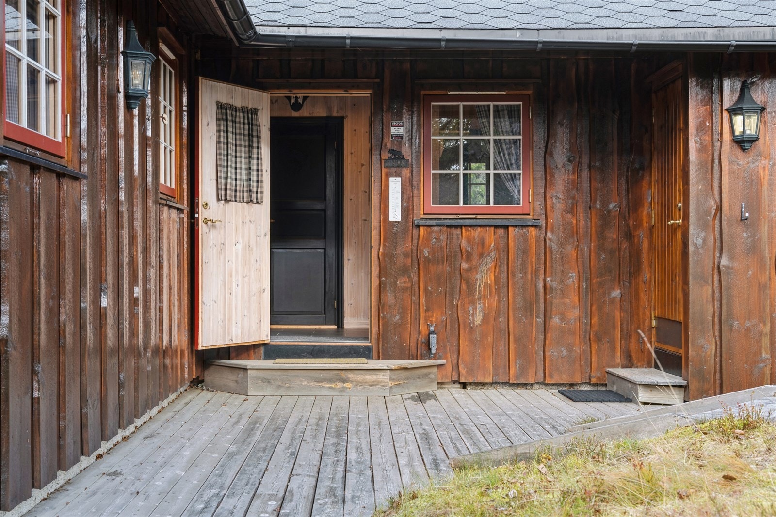 Et hyggelig inngangsparti ønsker deg velkommen. Galleribilde