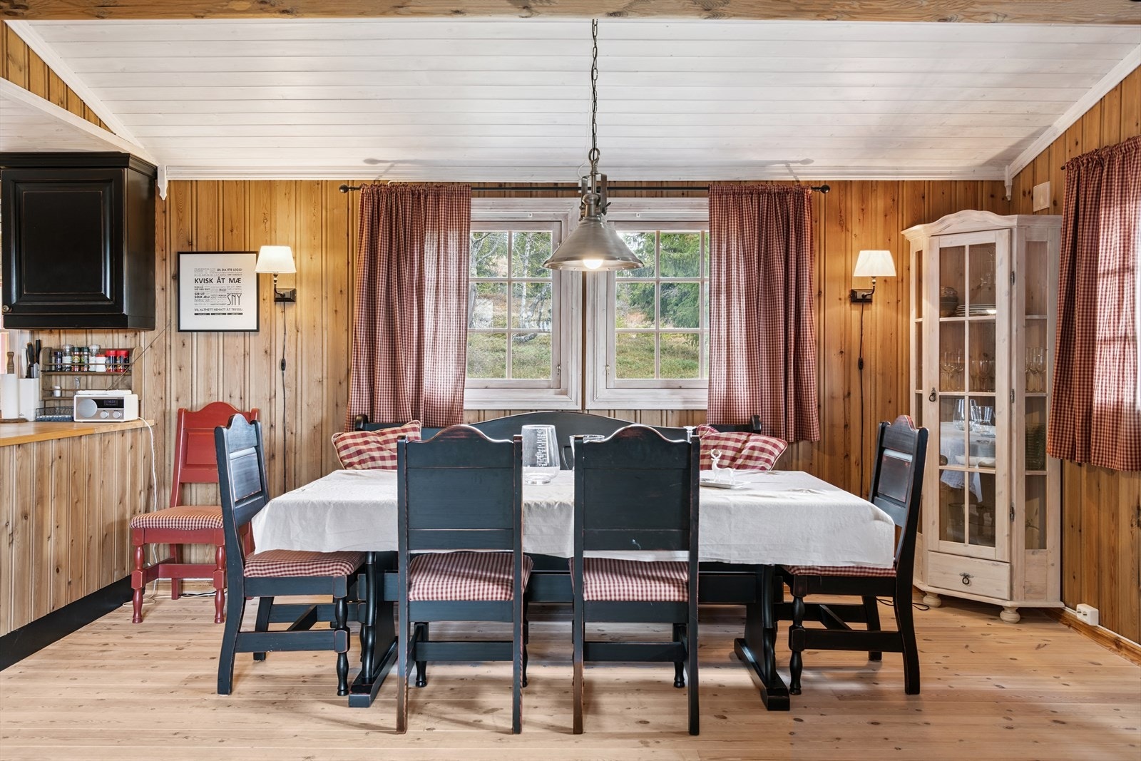 God plass for stor spisestue. Galleribilde