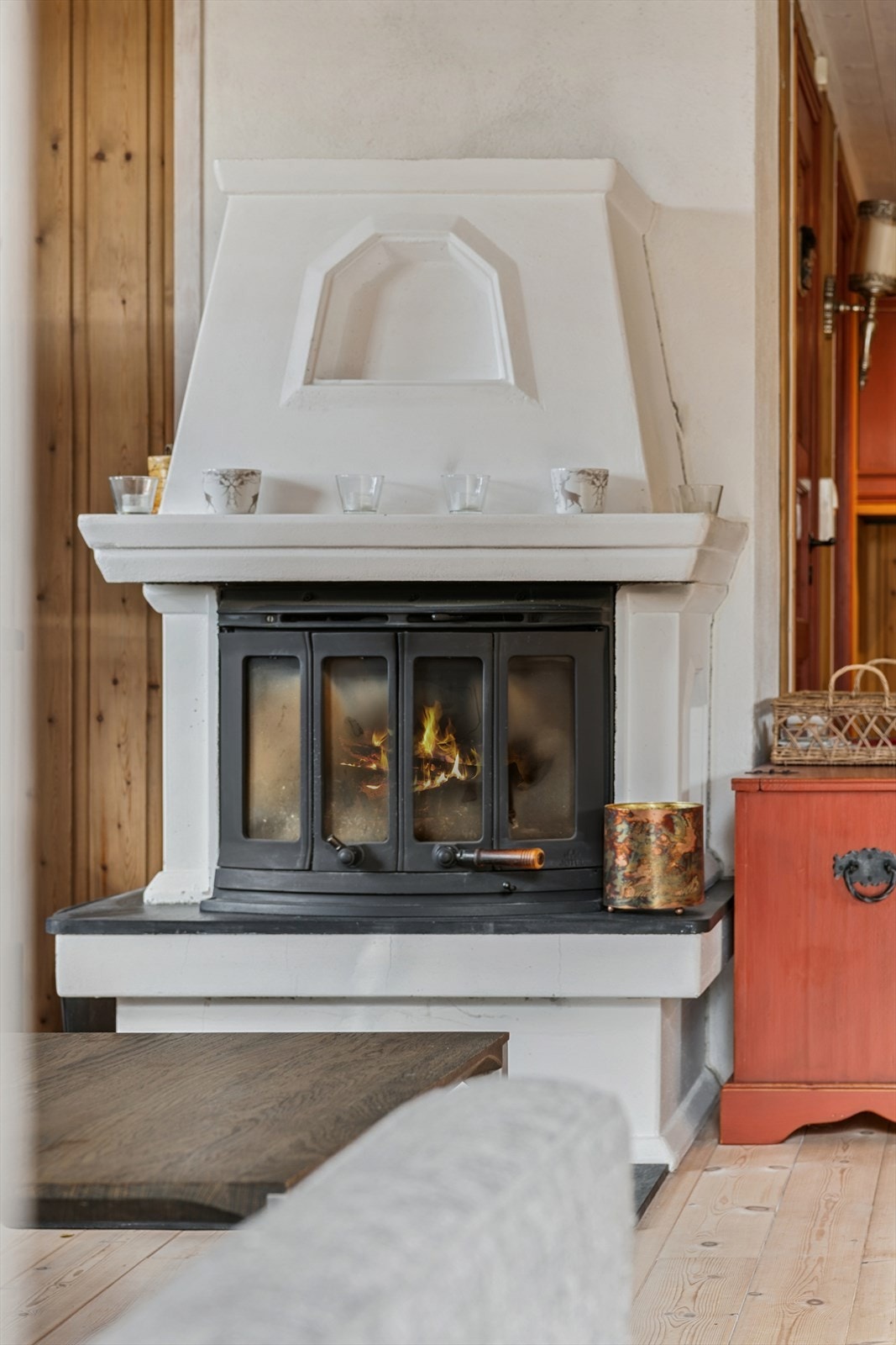 Peisinnsats med glassdører i stue. Galleribilde