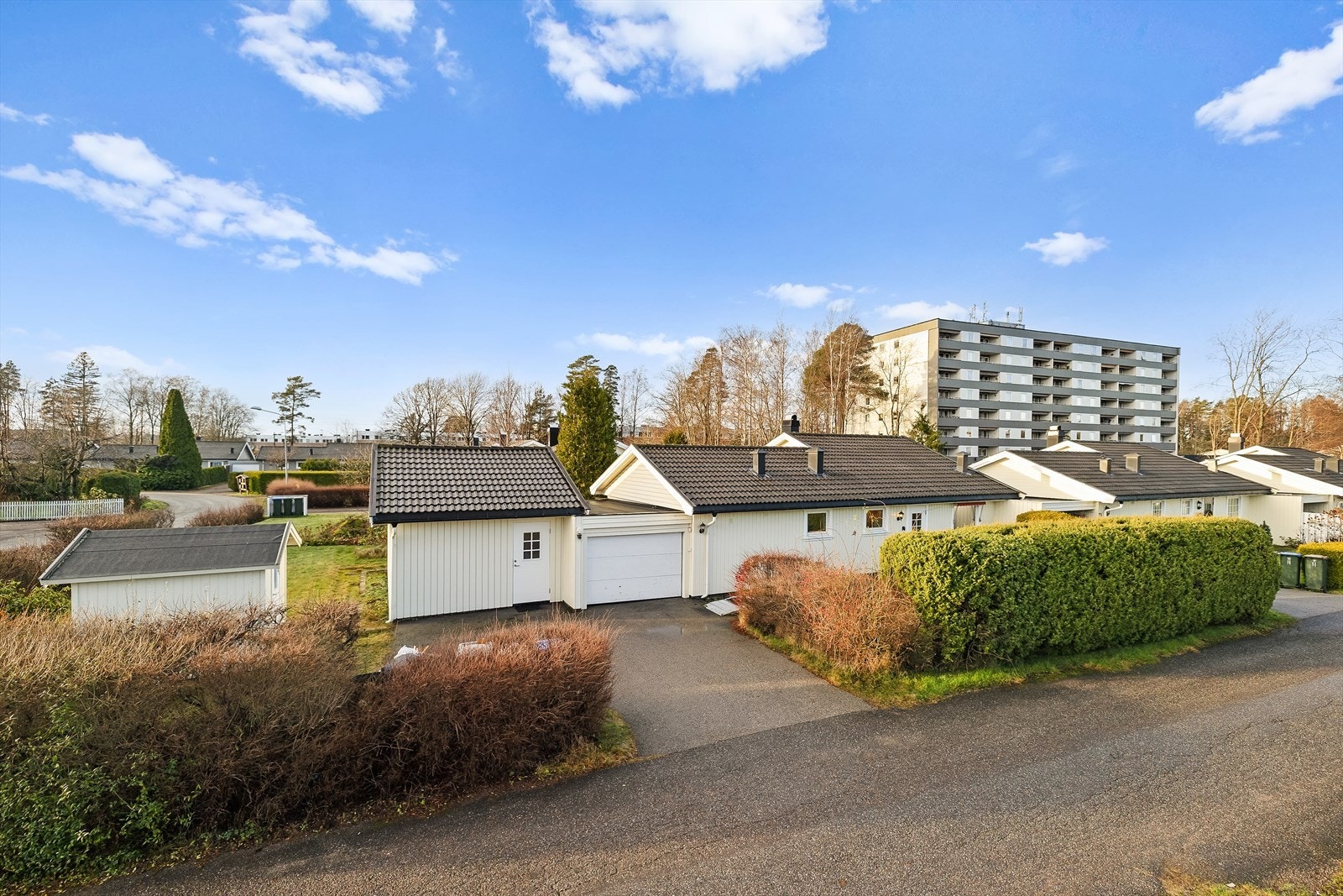 Velkommen til Bjørnebærveien 13 presenter av Aktiv Eiendomsmegling v/Kaia Hostvedt Dahle. Fotograf: Paul Thürmer Galleribilde