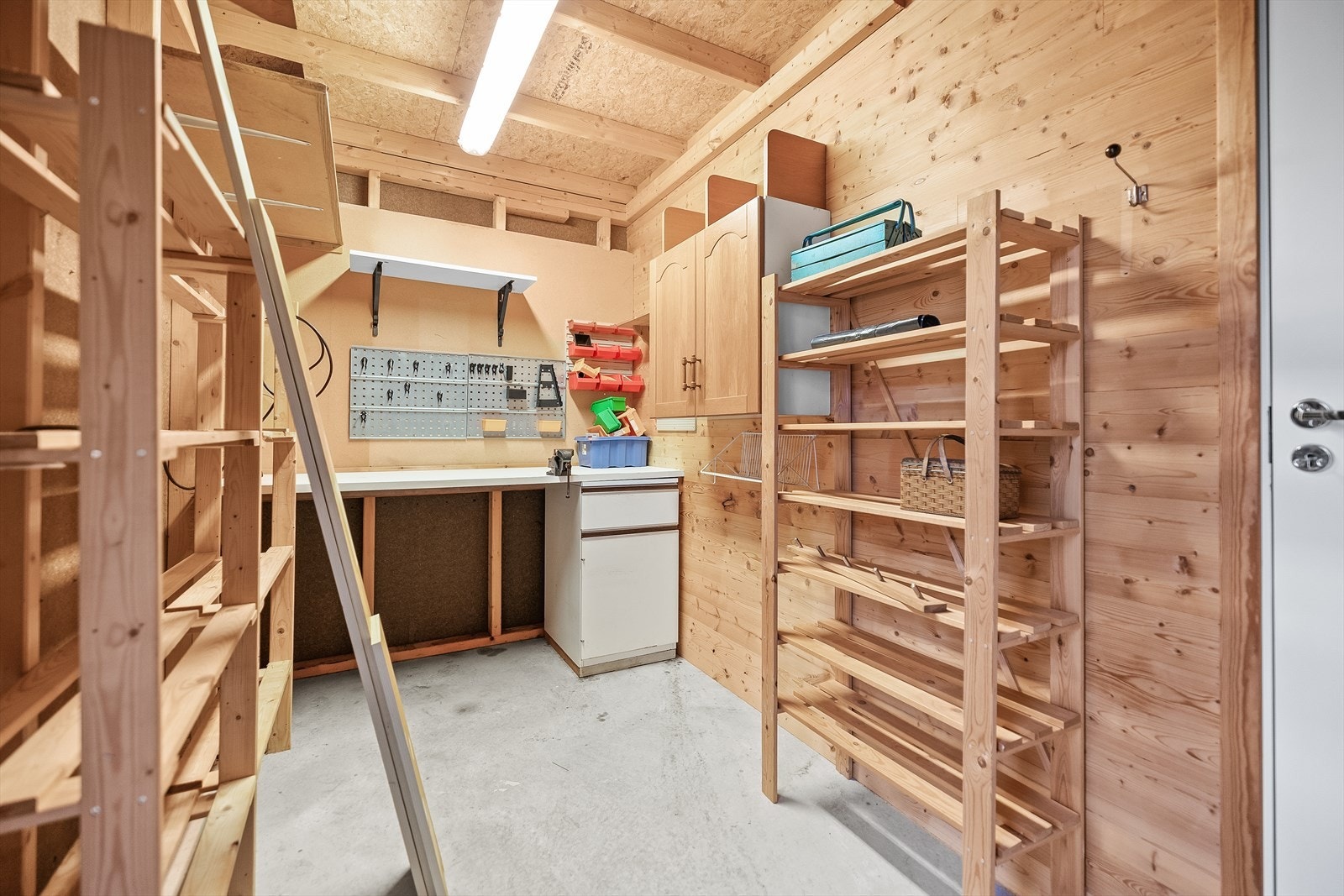 I sidebygget finner du et verksted/hobbyrom. Galleribilde