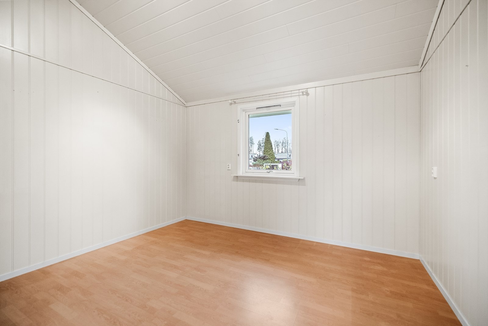 Innredet rom som tidligere er benyttet som TV-rom (ikke godkjent for varig opphold). Galleribilde