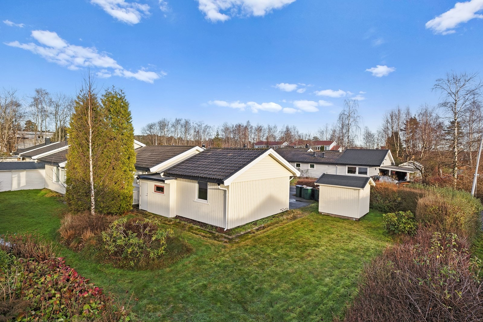 Her får du en bolig med mange kvaliteter og et tydelig potensial for å skape ditt eget uttrykk gjennom modernisering. Galleribilde