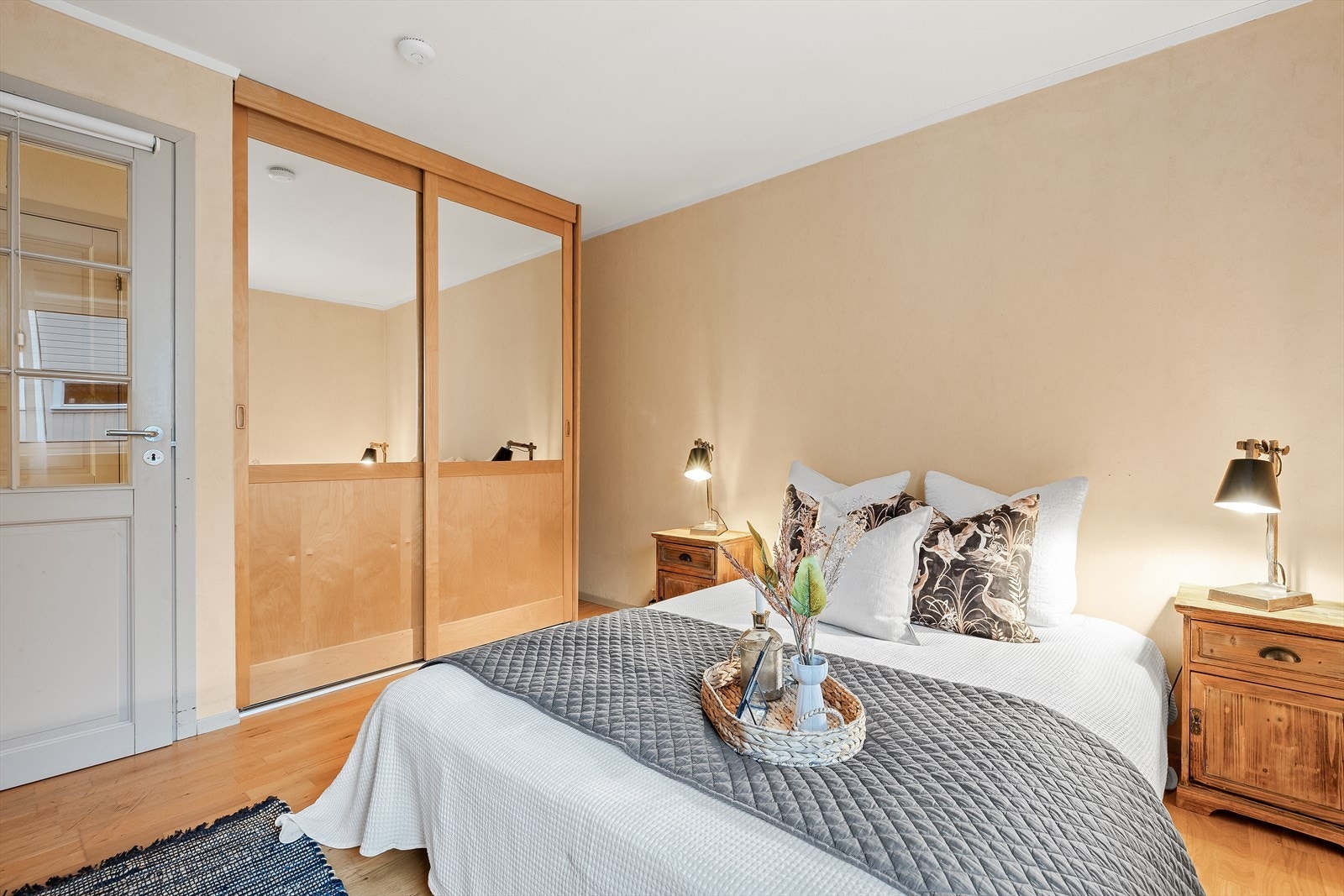 For at man skal ha et ryddig soverom er garderobeløsning viktig. Galleribilde