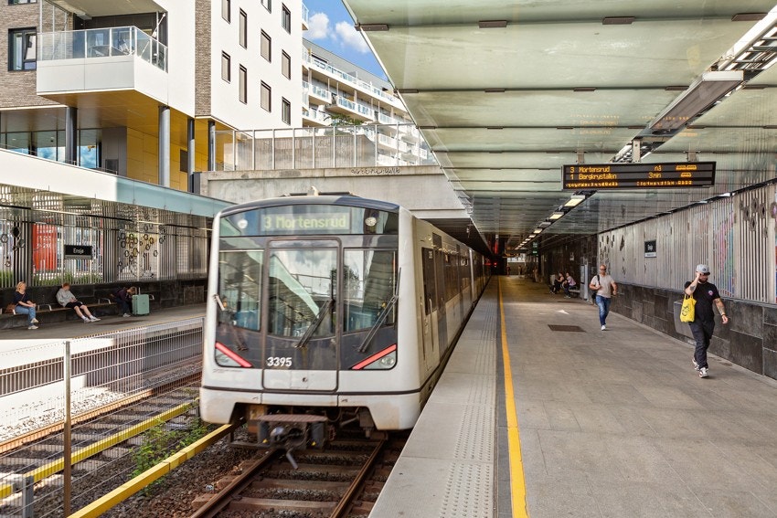 Ensjø t-banestasjon ca. 6 minutter gange fra leiligheten. Galleribilde