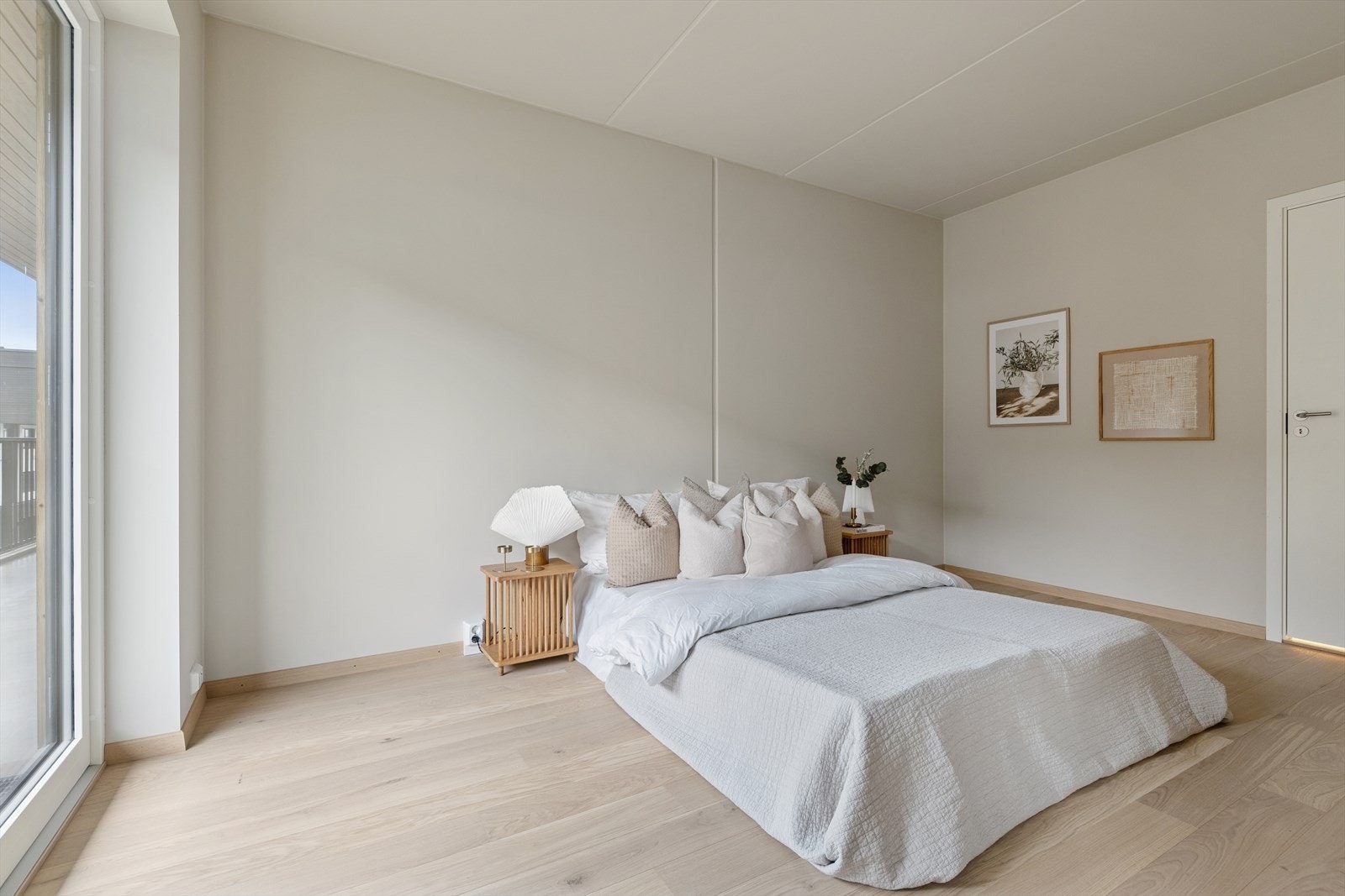 Lyst og romslig soverom for ro og en god natts søvn. Galleribilde